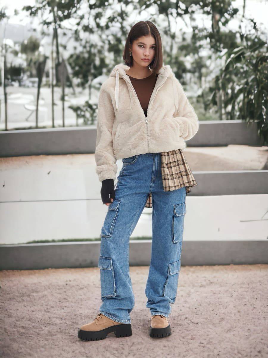Жіноча куртка "Fur" бежева